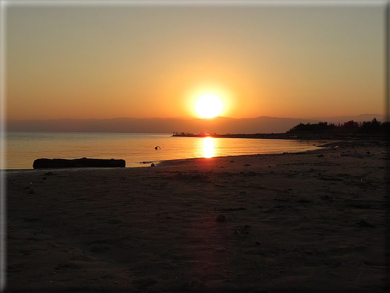 foto Tramonto sul Mar Morto